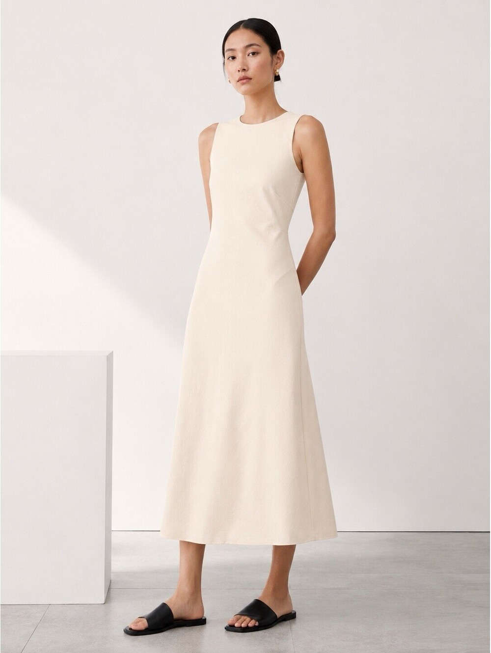 Veiled New York Yellow Solid Maxi Dress Sleeveless Round Neck Zip Size M Regular